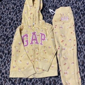 Gap sweat suit